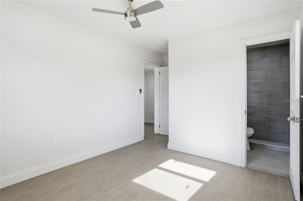 For Sale: $349,000 (3 beds, 2 baths, 968 Square Feet)