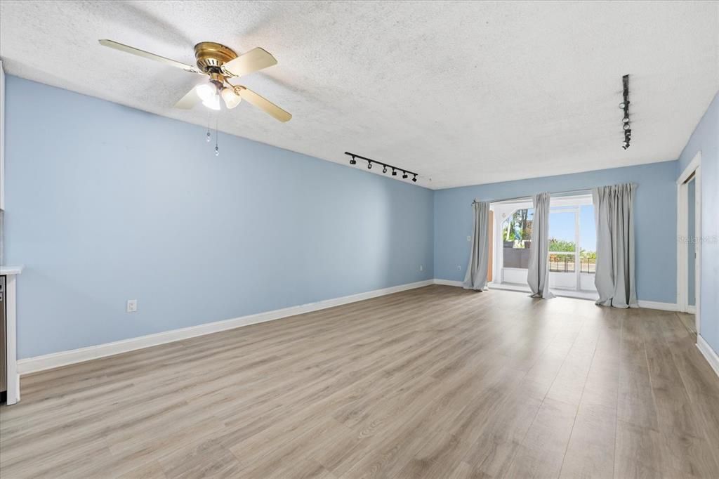 En Venta: $195,000 (2 camas, 2 baños, 1140 Pies cuadrados)