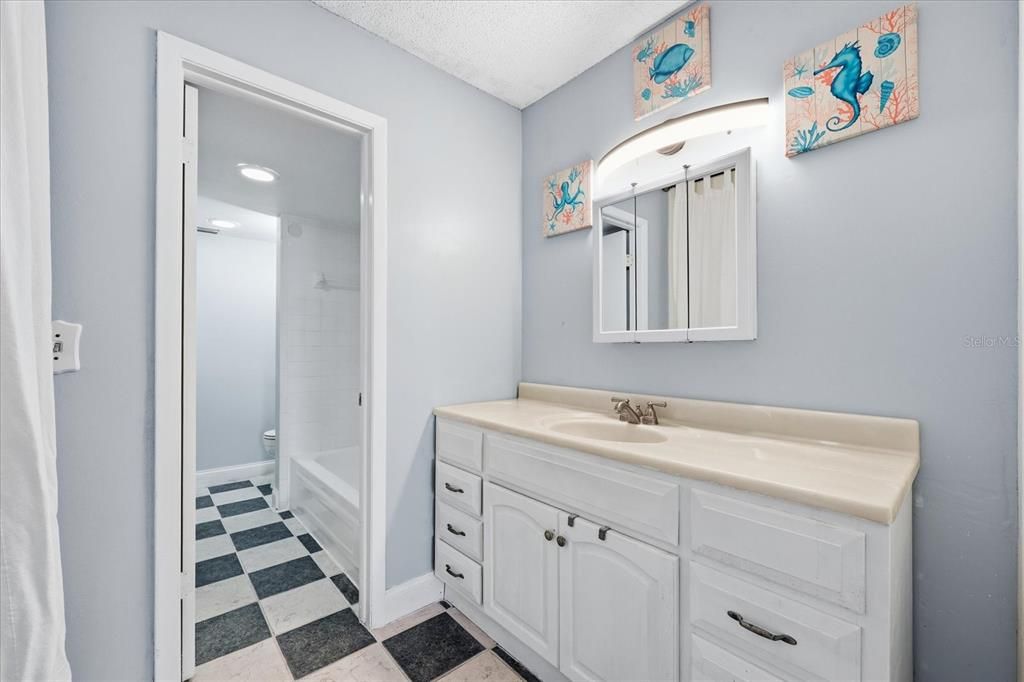 En Venta: $195,000 (2 camas, 2 baños, 1140 Pies cuadrados)