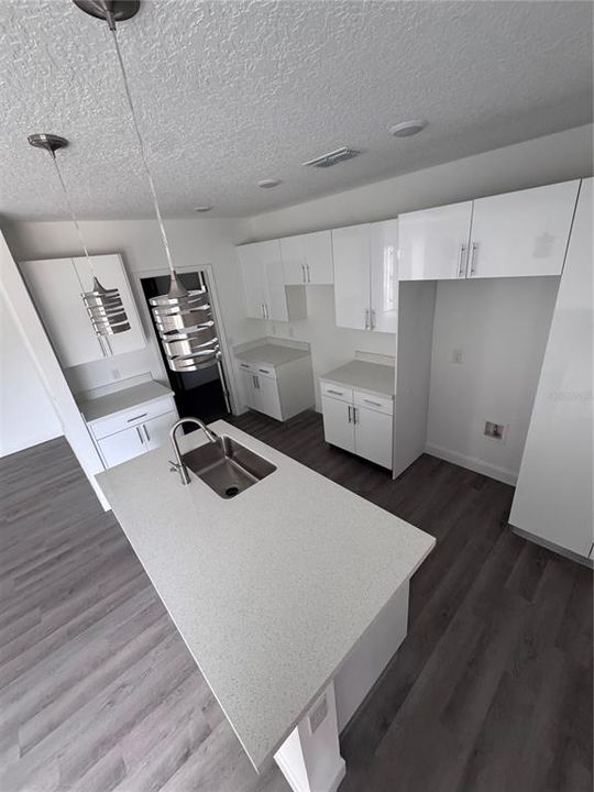 For Sale: $279,900 (3 beds, 2 baths, 1663 Square Feet)