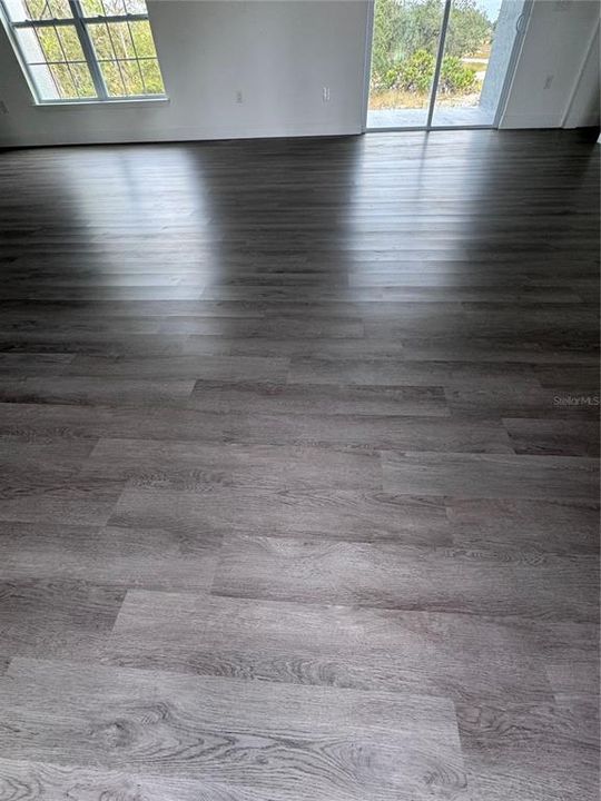 For Sale: $279,900 (3 beds, 2 baths, 1663 Square Feet)