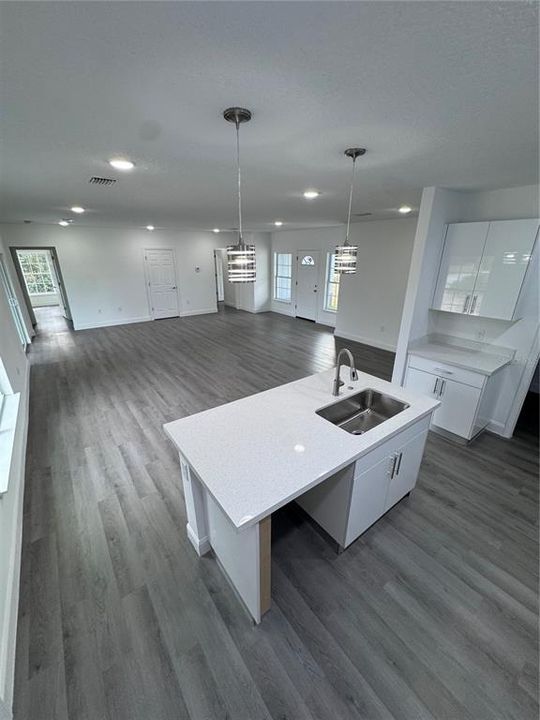 For Sale: $279,900 (3 beds, 2 baths, 1663 Square Feet)