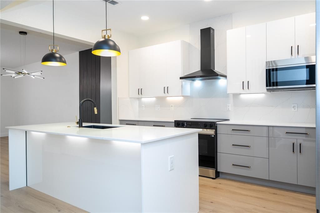 For Sale: $429,900 (2 beds, 2 baths, 1540 Square Feet)