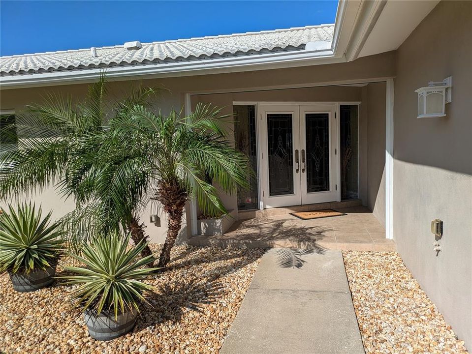 For Sale: $1,625,000 (4 beds, 3 baths, 2582 Square Feet)