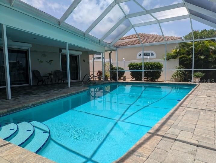 For Sale: $1,625,000 (4 beds, 3 baths, 2582 Square Feet)