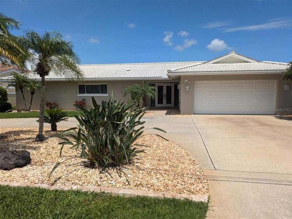 For Sale: $1,625,000 (4 beds, 3 baths, 2582 Square Feet)