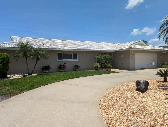 For Sale: $1,625,000 (4 beds, 3 baths, 2582 Square Feet)