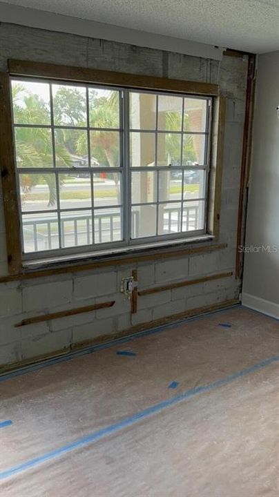 For Sale: $145,000 (2 beds, 1 baths, 1010 Square Feet)