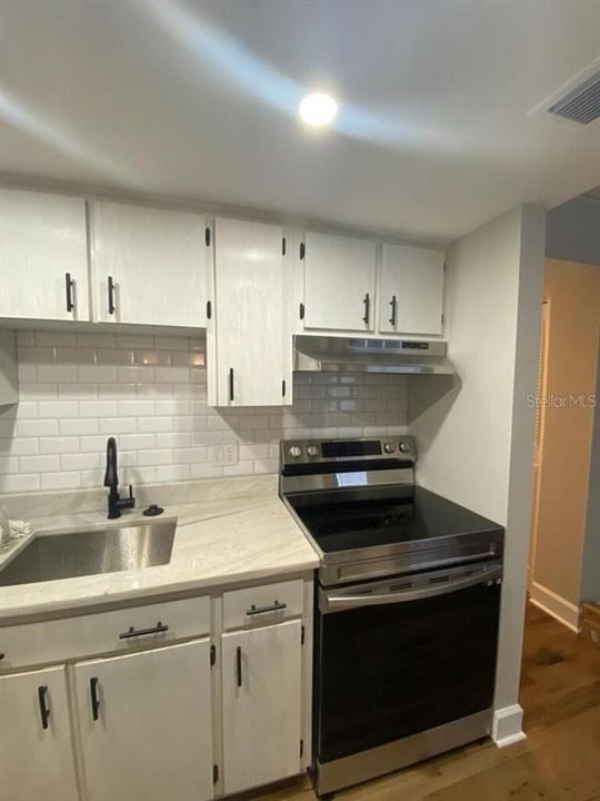 For Sale: $145,000 (2 beds, 1 baths, 1010 Square Feet)