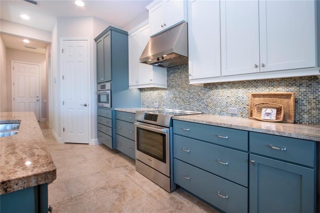 待售: $725,000 (3 贝兹, 2 浴室, 2296 平方英尺)