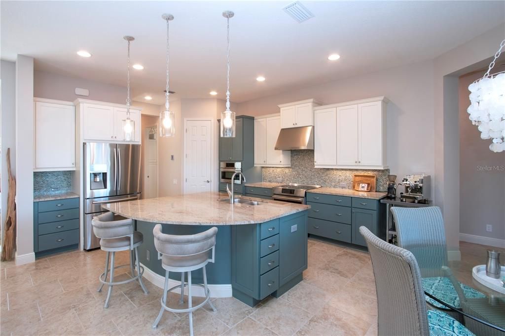 待售: $725,000 (3 贝兹, 2 浴室, 2296 平方英尺)