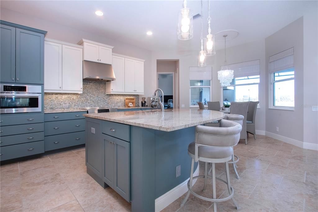 待售: $725,000 (3 贝兹, 2 浴室, 2296 平方英尺)