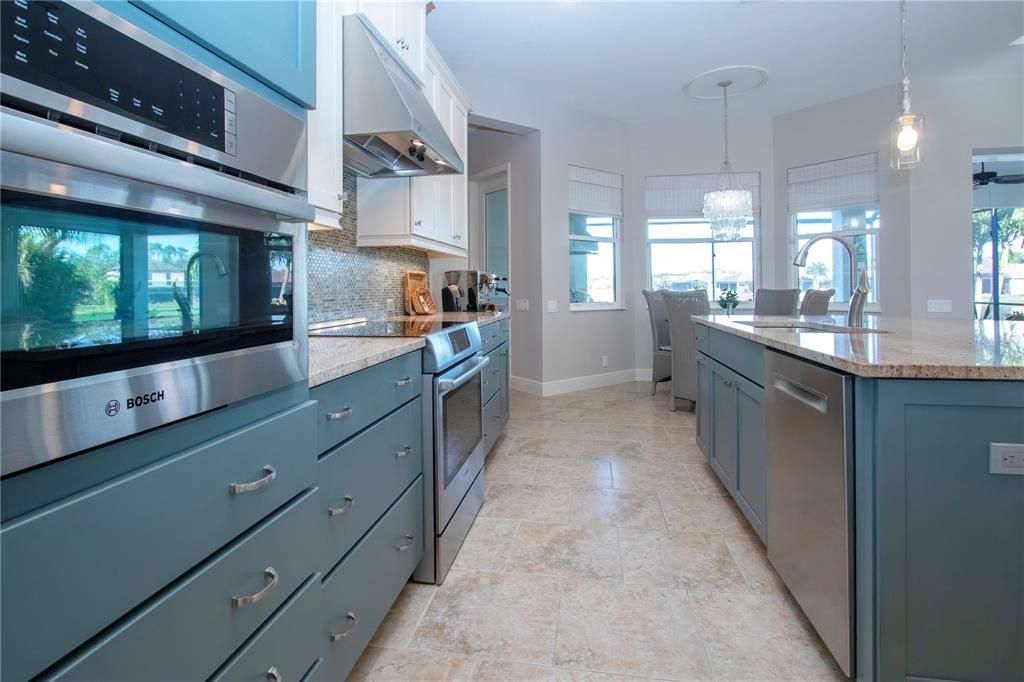 待售: $725,000 (3 贝兹, 2 浴室, 2296 平方英尺)