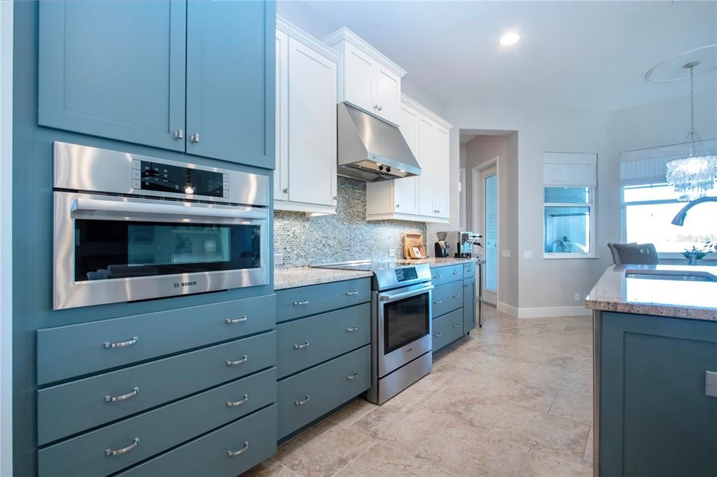 待售: $725,000 (3 贝兹, 2 浴室, 2296 平方英尺)