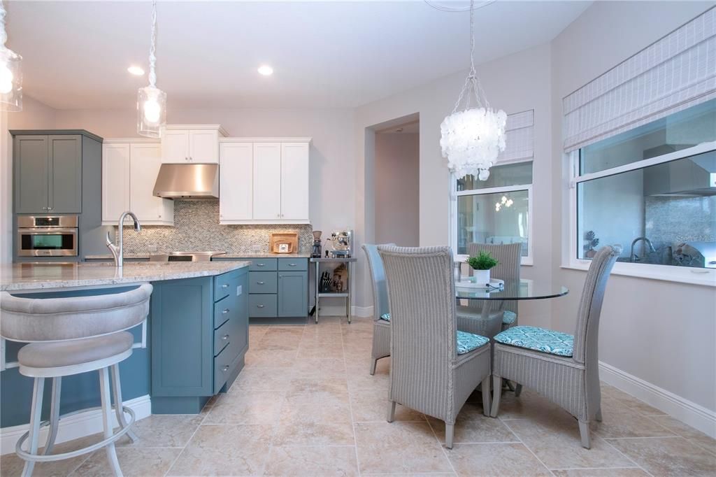 待售: $725,000 (3 贝兹, 2 浴室, 2296 平方英尺)