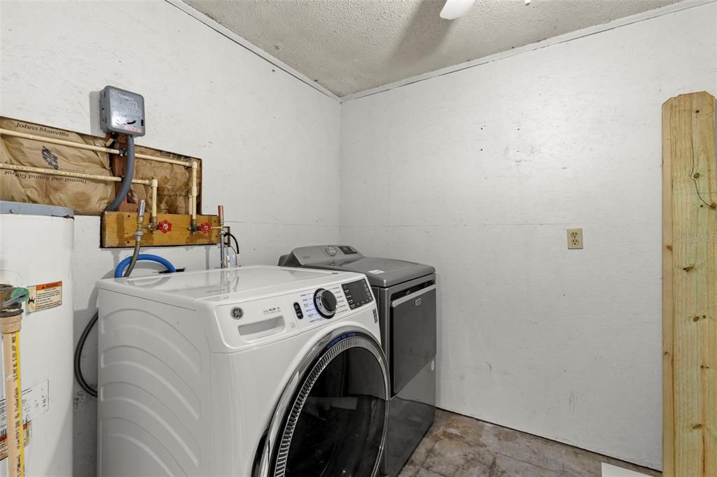 For Sale: $335,000 (3 beds, 2 baths, 1158 Square Feet)