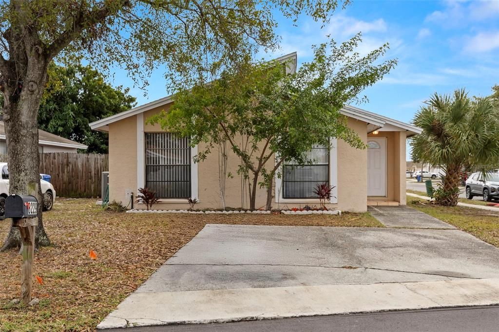 For Sale: $335,000 (3 beds, 2 baths, 1158 Square Feet)