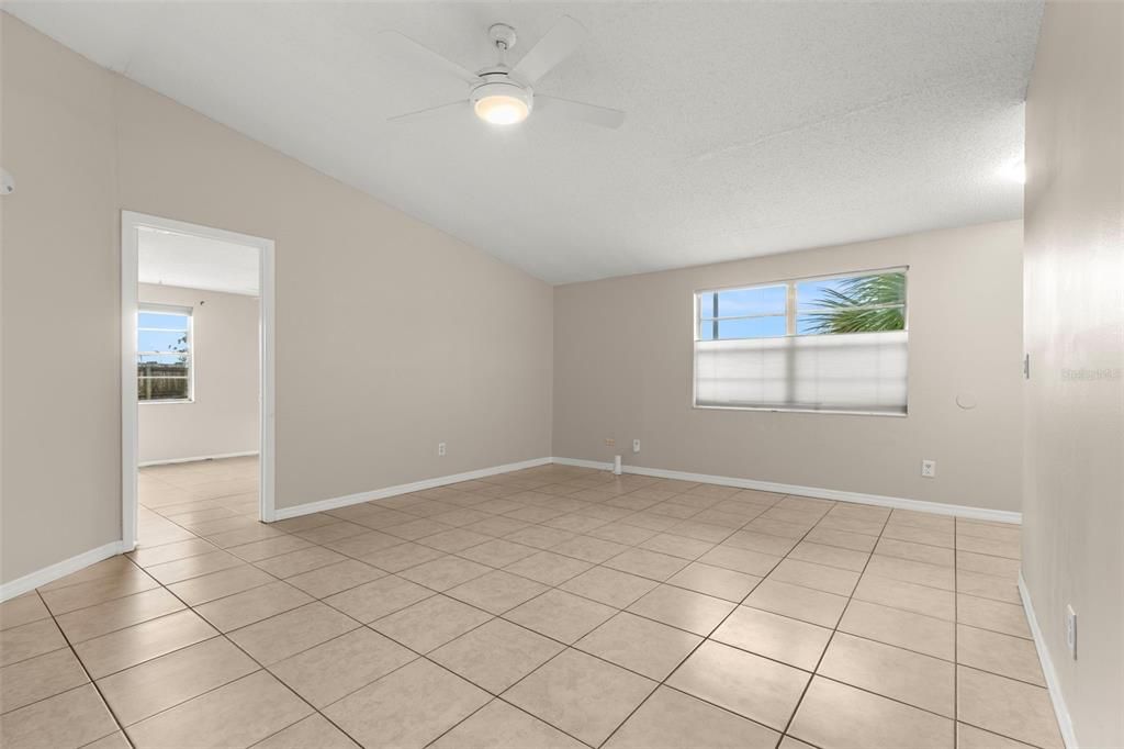 For Sale: $335,000 (3 beds, 2 baths, 1158 Square Feet)