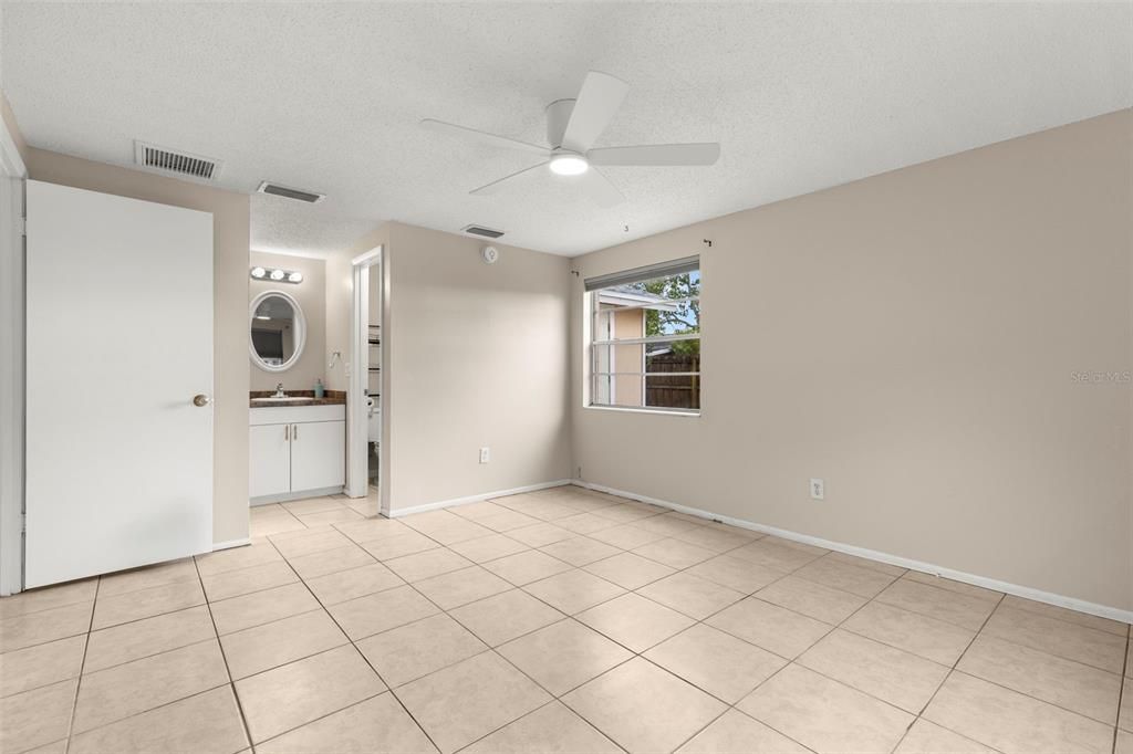 For Sale: $335,000 (3 beds, 2 baths, 1158 Square Feet)