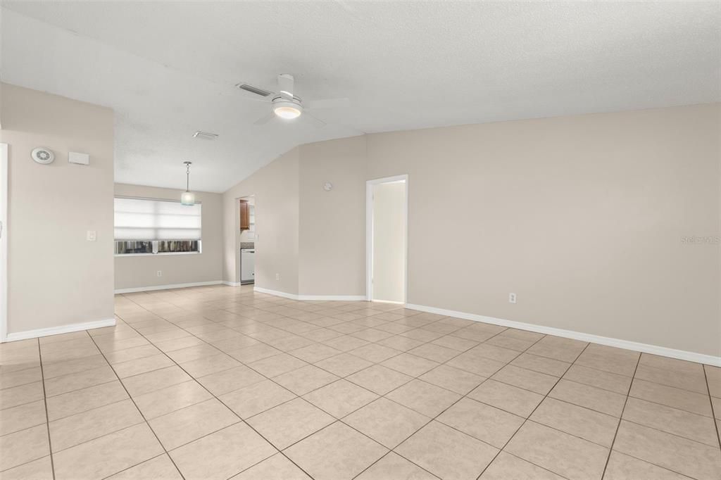 For Sale: $335,000 (3 beds, 2 baths, 1158 Square Feet)