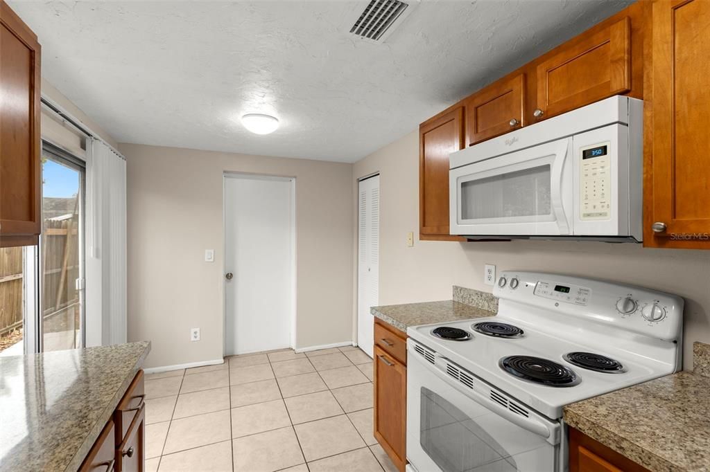 For Sale: $335,000 (3 beds, 2 baths, 1158 Square Feet)