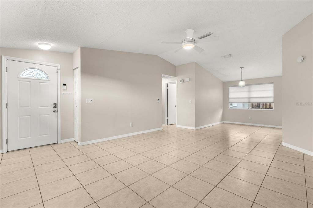 For Sale: $335,000 (3 beds, 2 baths, 1158 Square Feet)