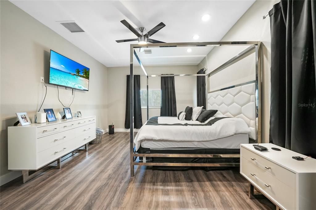 En Venta: $599,000 (4 camas, 3 baños, 3112 Pies cuadrados)