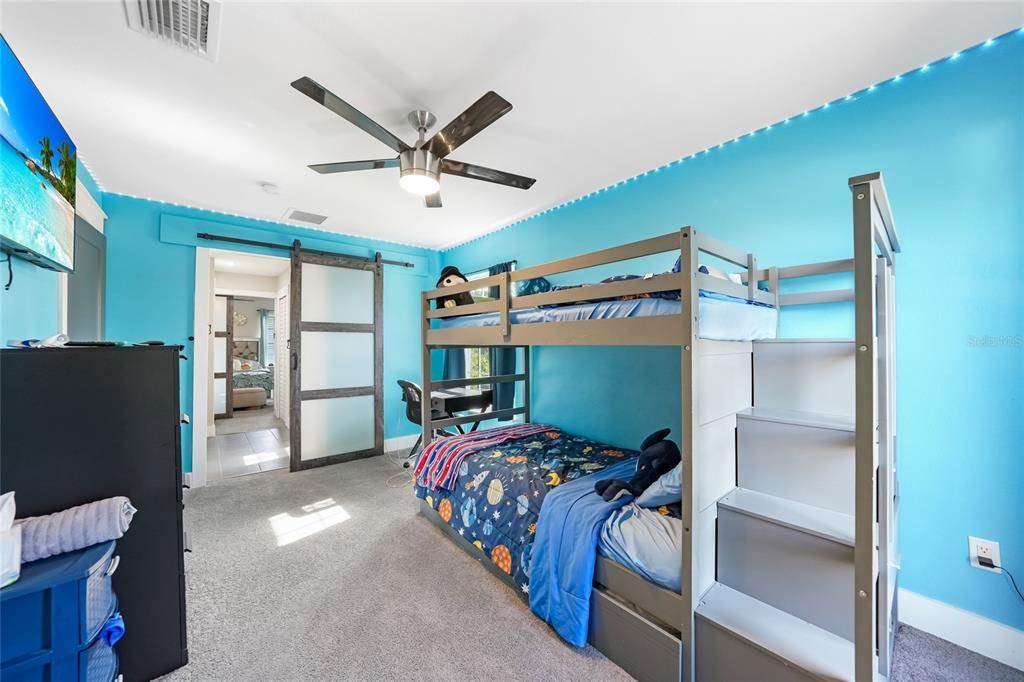 En Venta: $599,000 (4 camas, 3 baños, 3112 Pies cuadrados)