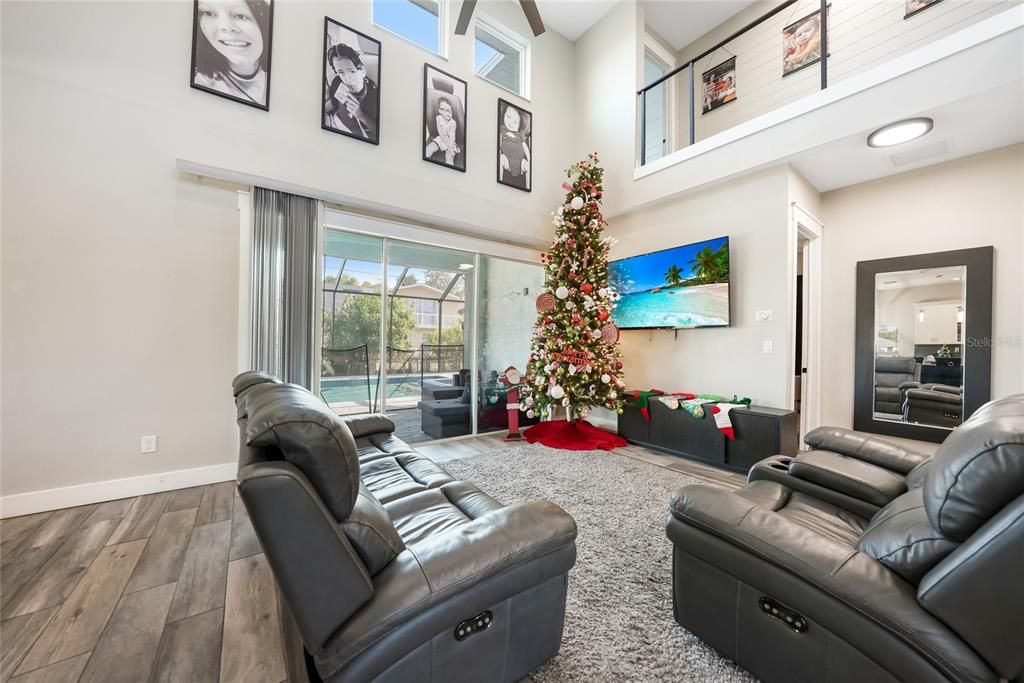 En Venta: $599,000 (4 camas, 3 baños, 3112 Pies cuadrados)