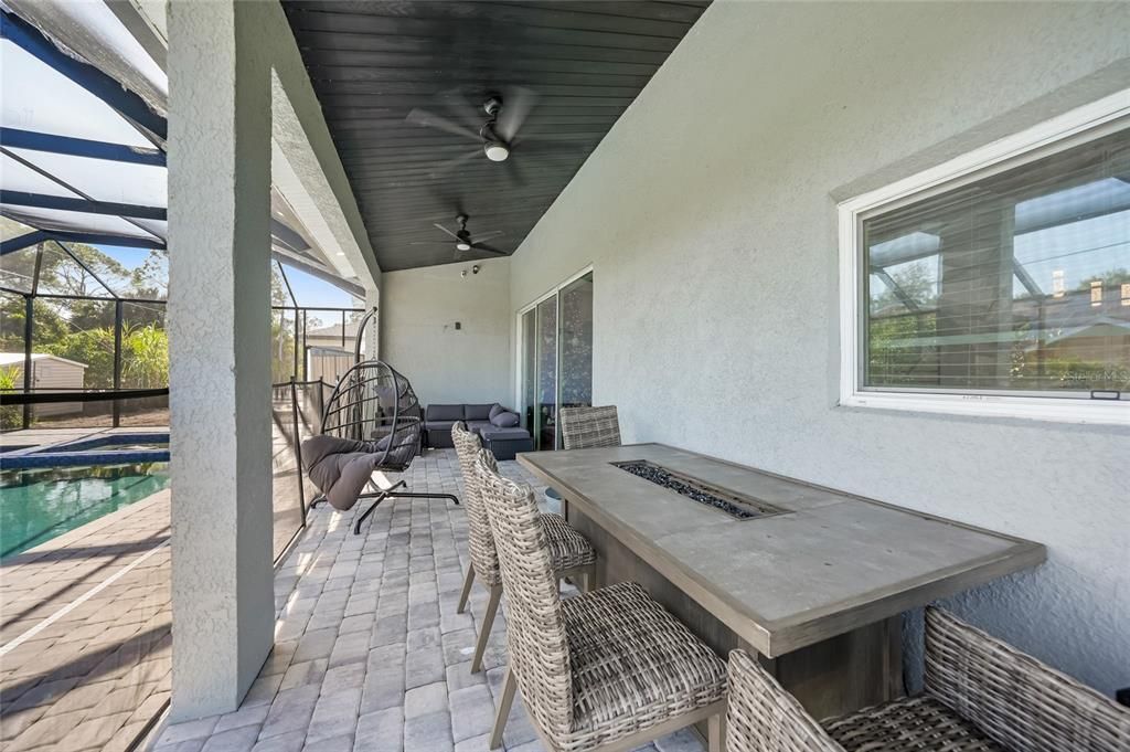 En Venta: $599,000 (4 camas, 3 baños, 3112 Pies cuadrados)