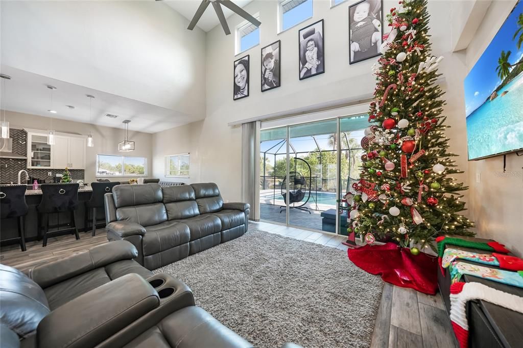 En Venta: $599,000 (4 camas, 3 baños, 3112 Pies cuadrados)