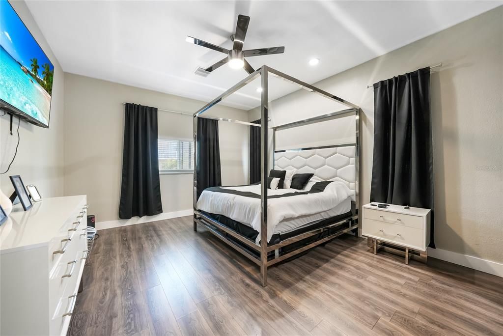 En Venta: $599,000 (4 camas, 3 baños, 3112 Pies cuadrados)