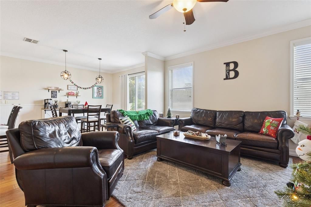 待售: $425,000 (4 贝兹, 3 浴室, 2560 平方英尺)