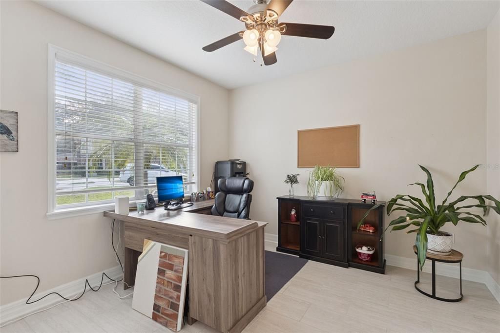 待售: $425,000 (4 贝兹, 3 浴室, 2560 平方英尺)