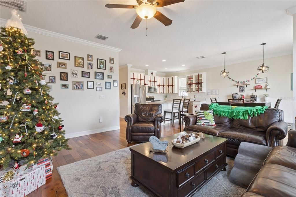 待售: $425,000 (4 贝兹, 3 浴室, 2560 平方英尺)