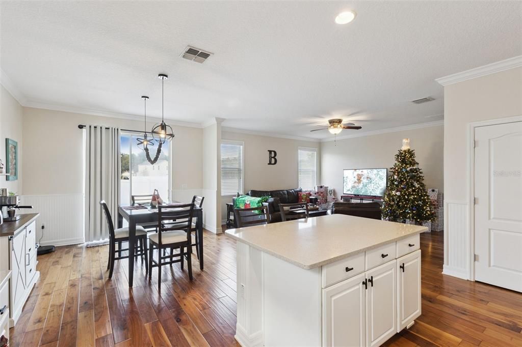 待售: $425,000 (4 贝兹, 3 浴室, 2560 平方英尺)