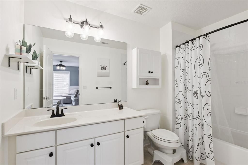 待售: $425,000 (4 贝兹, 3 浴室, 2560 平方英尺)