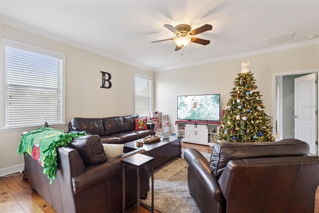 待售: $425,000 (4 贝兹, 3 浴室, 2560 平方英尺)