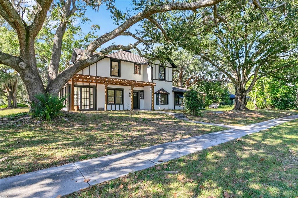 For Rent: $3,250 (4 beds, 2 baths, 2035 Square Feet)