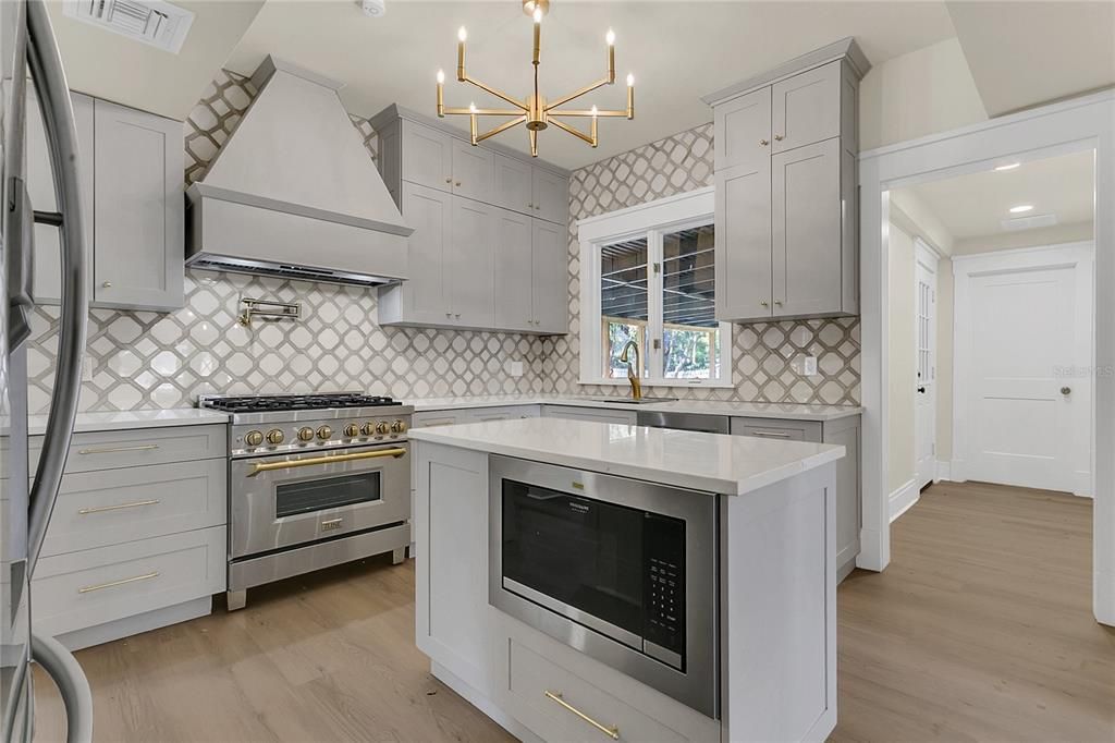 For Rent: $3,250 (4 beds, 2 baths, 2035 Square Feet)