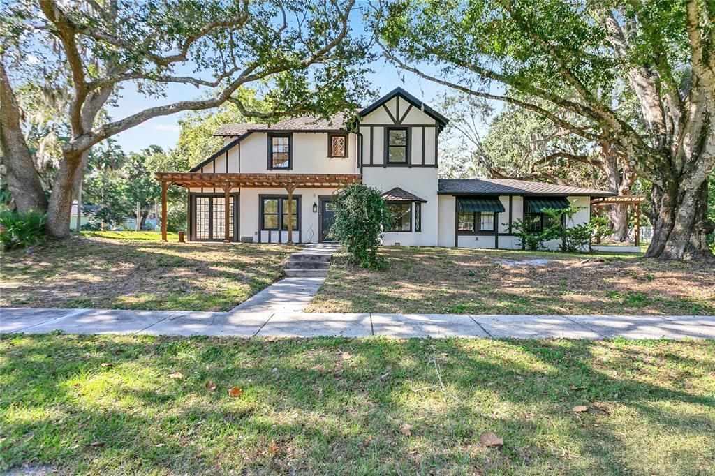 For Rent: $3,250 (4 beds, 2 baths, 2035 Square Feet)