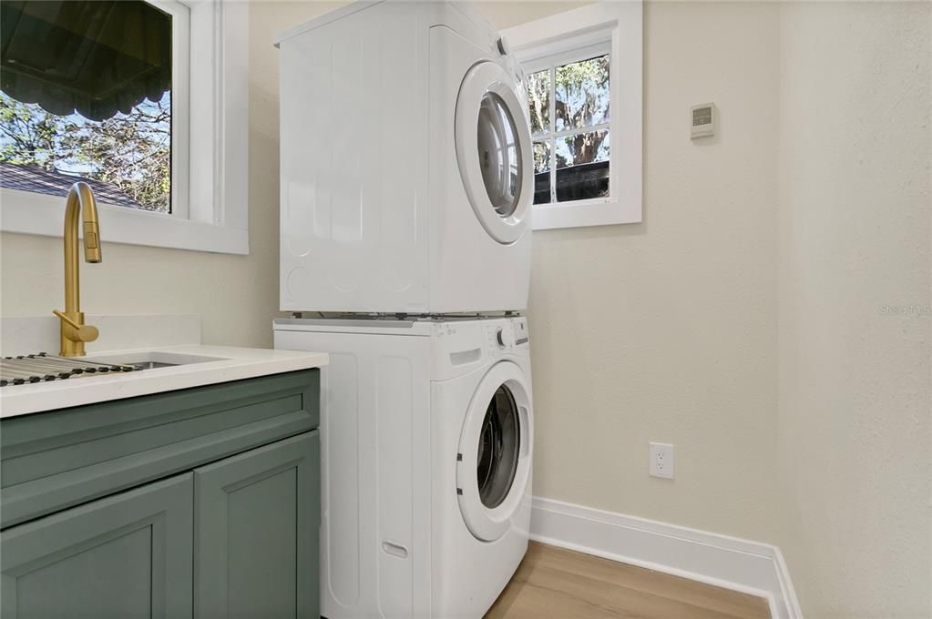 For Rent: $3,250 (4 beds, 2 baths, 2035 Square Feet)