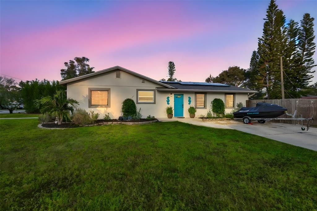 For Rent: $3,200 (3 beds, 2 baths, 1456 Square Feet)