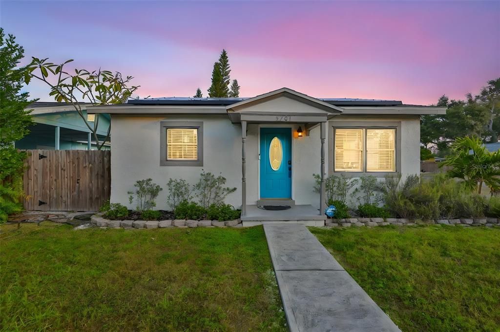 For Rent: $3,200 (3 beds, 2 baths, 1456 Square Feet)