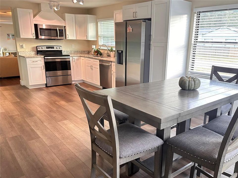 В аренду: $3,200 (3 спален, 2 ванн, 1456 Квадратных фут)