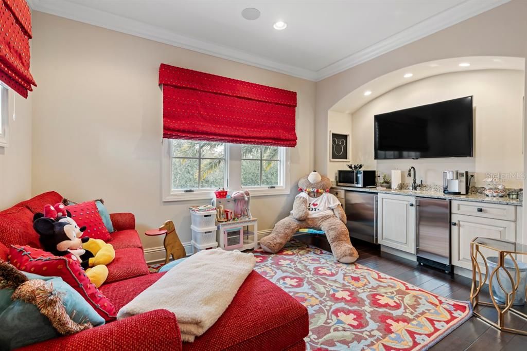 For Sale: $18,500,000 (10 beds, 14 baths, 11524 Square Feet)