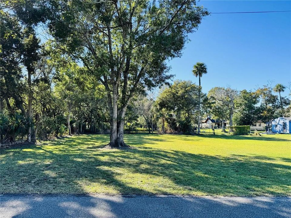 На продажу: $34,900 (0.42 acres)