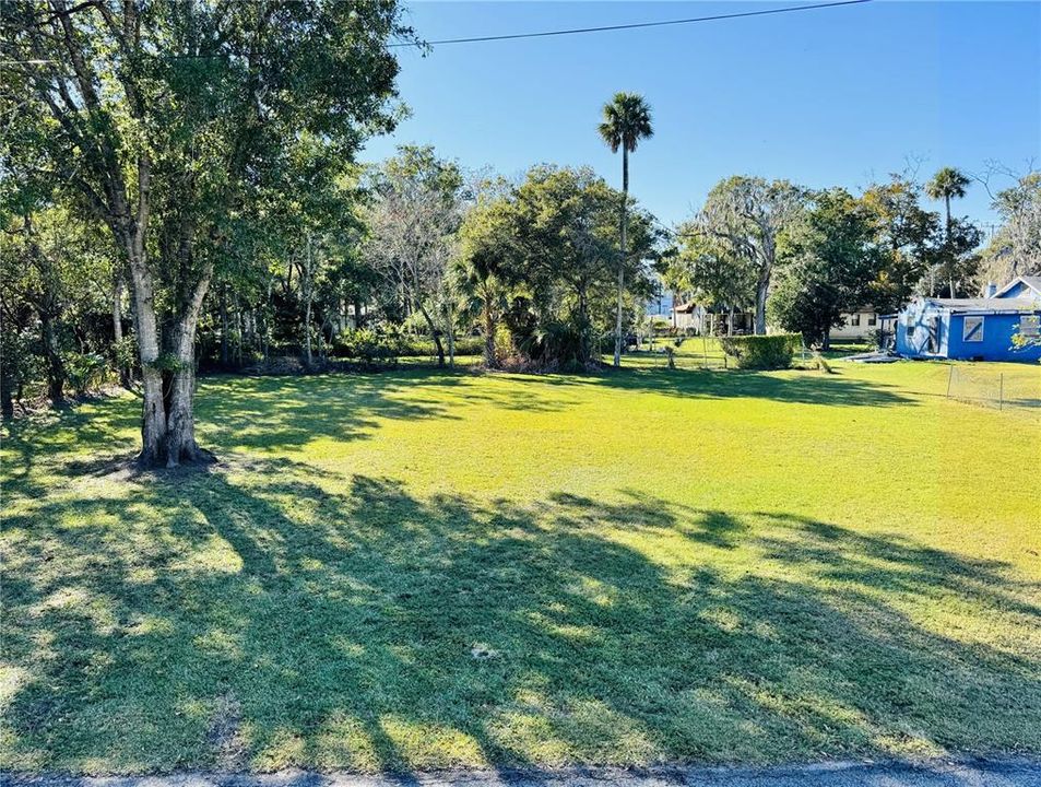 На продажу: $34,900 (0.42 acres)