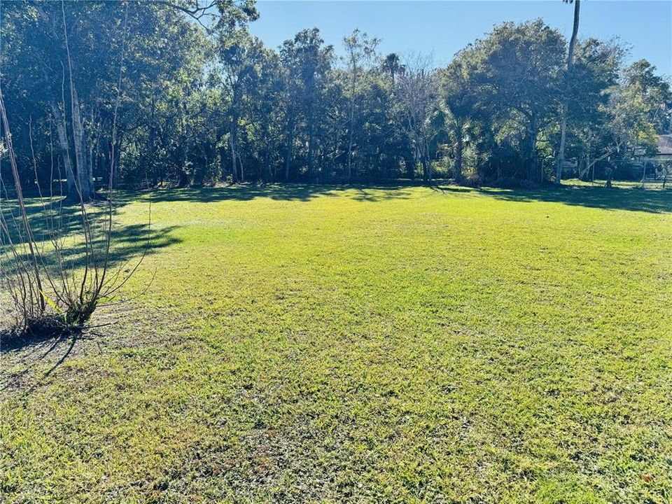 На продажу: $34,900 (0.42 acres)