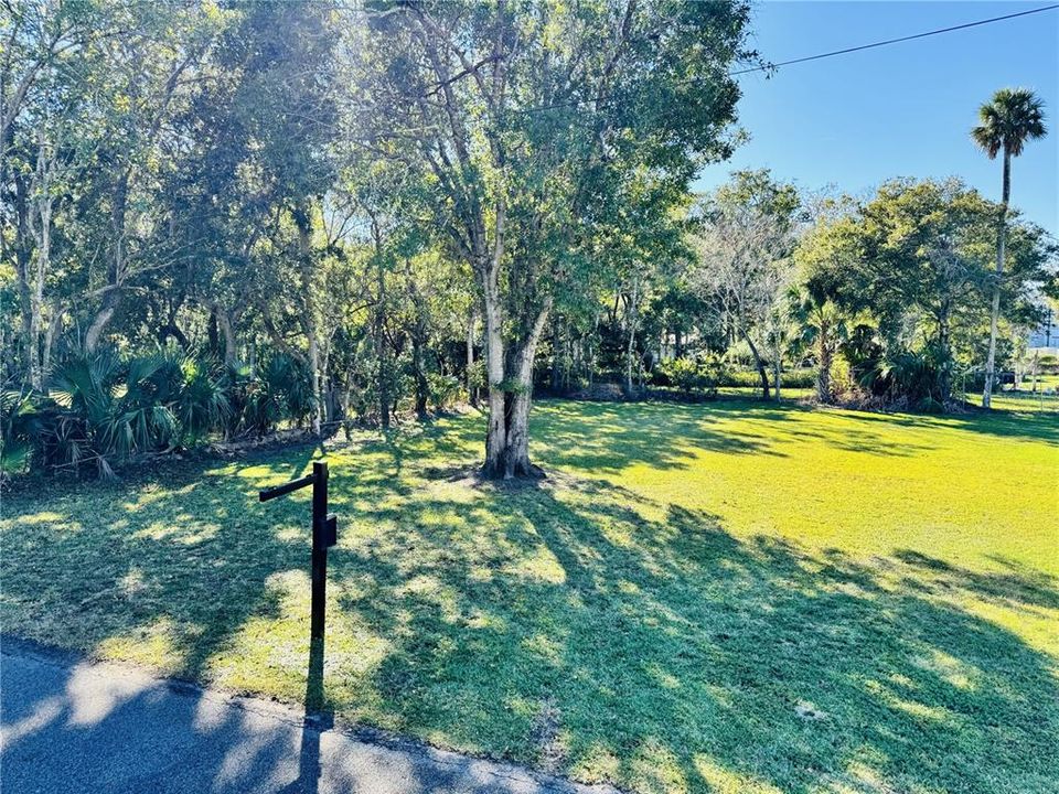 На продажу: $34,900 (0.42 acres)